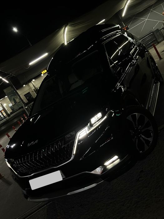 Kia carnival hi limousin original 2022