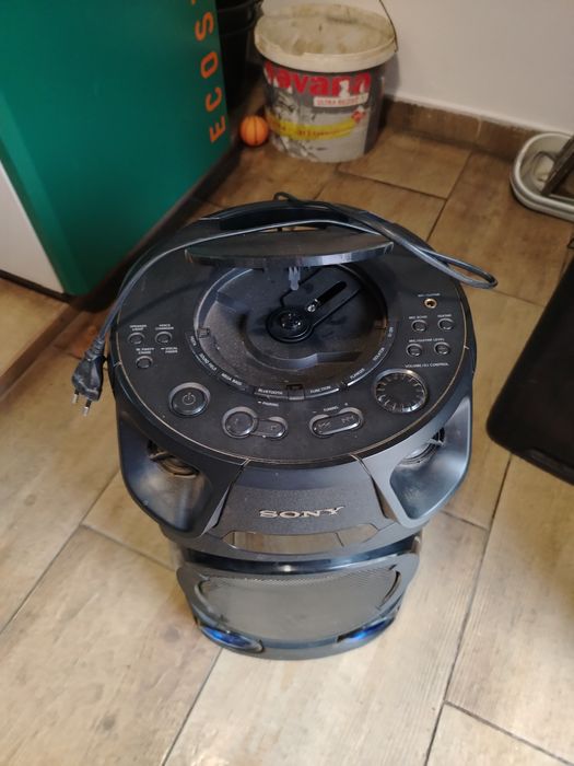 Vând  boxa Sony.