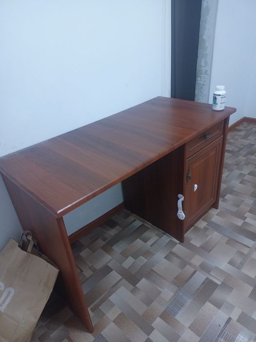 Письменный стол Жазба үстелі