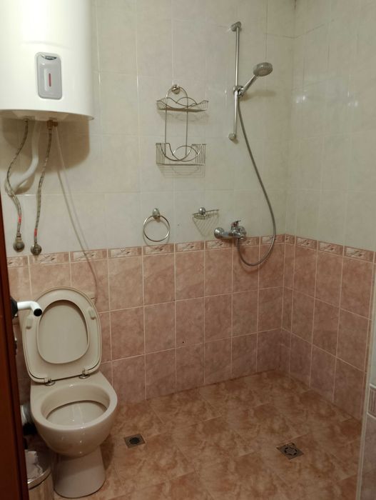 Дава под наем малък 2 стаен апартамент в гр.Бургас жк.Възраждане