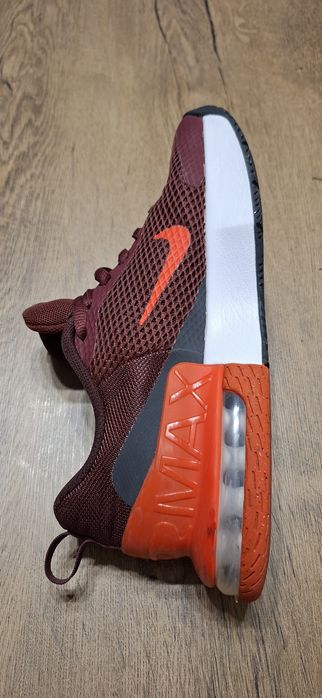 Nike Air Max Alpha Trainer 6 номер 41/5
Оригинални Мъжки маратонки!

Без забележки!

Номер 41/5

Цена:45 €