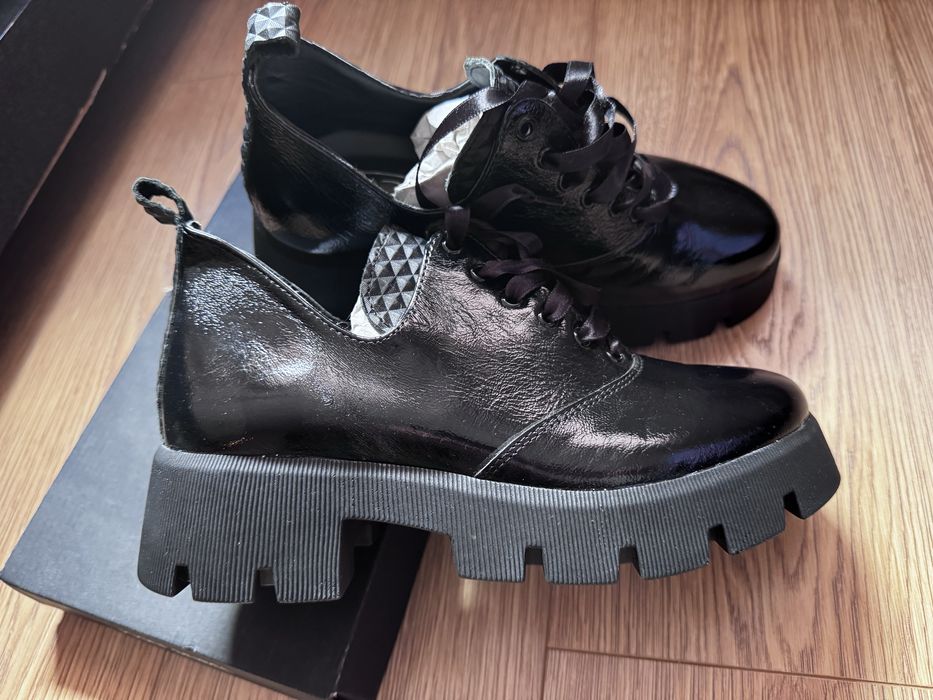 Обувки от стесвена кожа