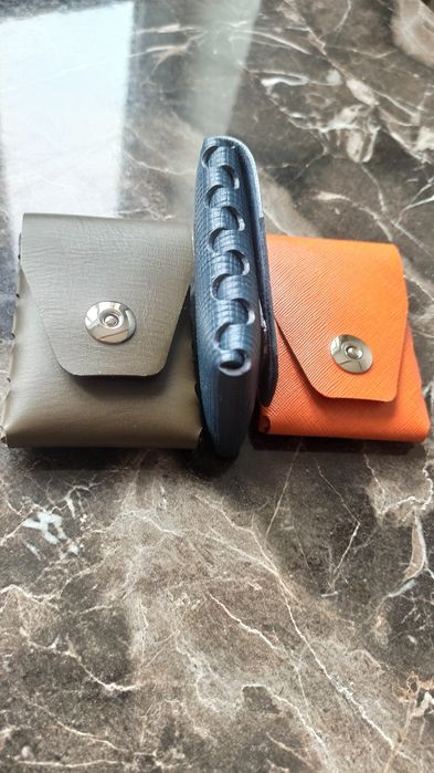 Продается брелок,и визитницы .