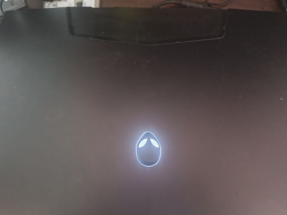 Продавам Dell Alienware M18X
