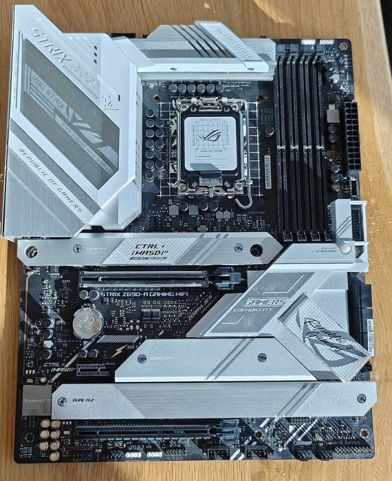 Дънна платка / Дъно ASUS Rog Strix Z690-A Gaming WiFi Mainboard