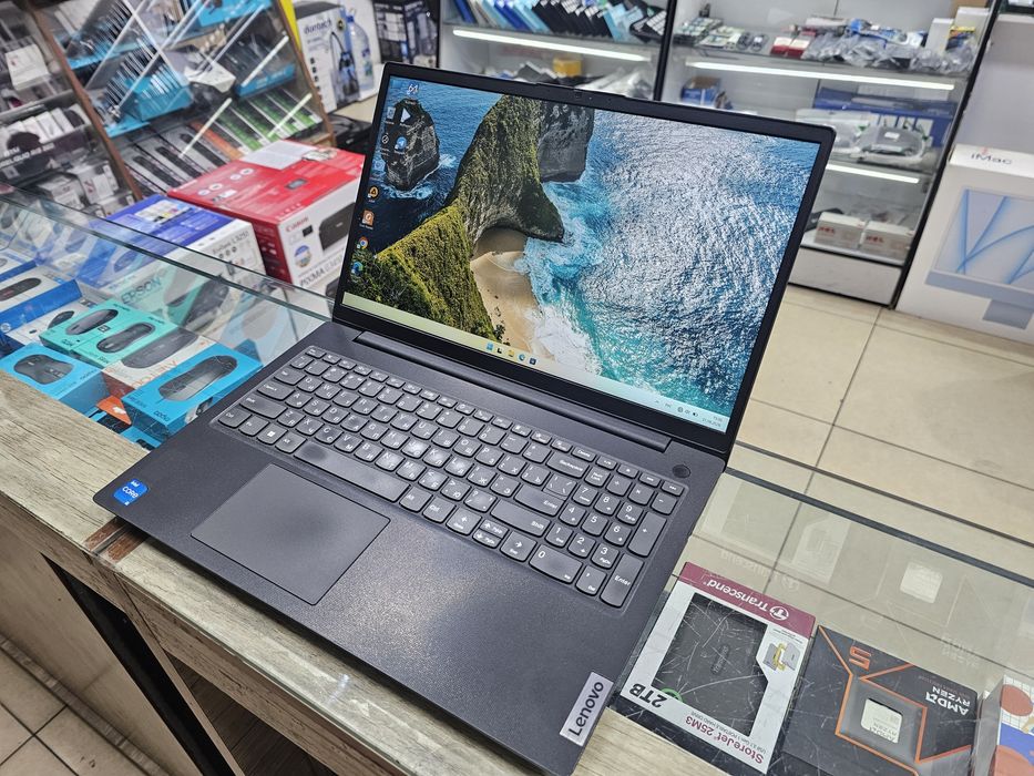 Lenovo V15 Core i5-1235U