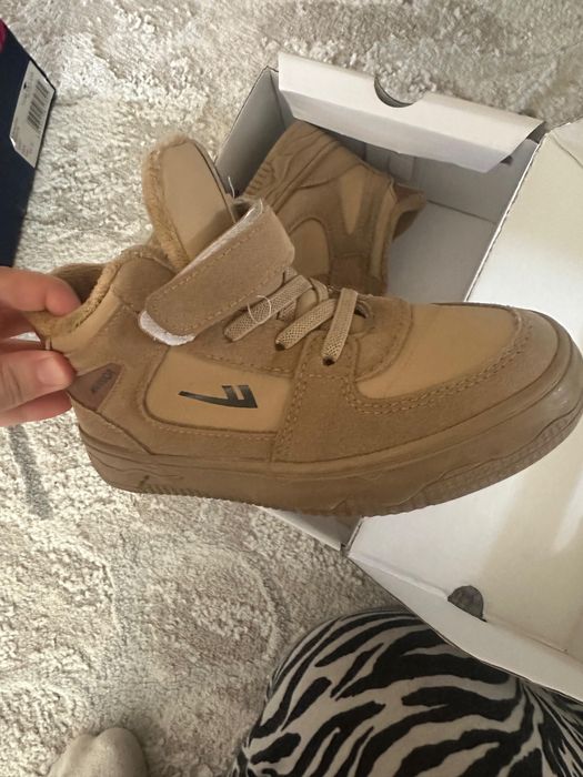 Кроссовки для мальчика на осень