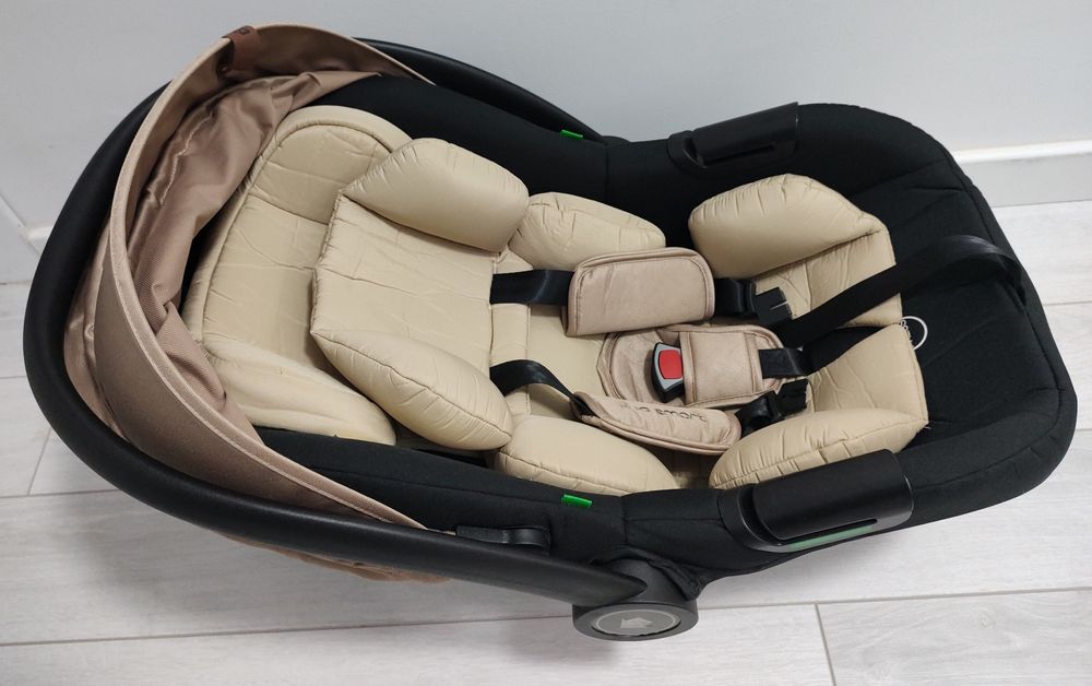 Стол за кола Chipolino Дуо Смарт I-Size, Златно/Бежово