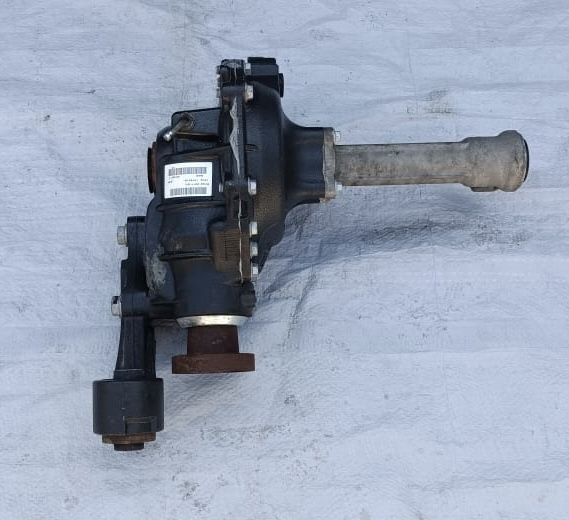 Редуктор передний Land Rover Discovery-4.