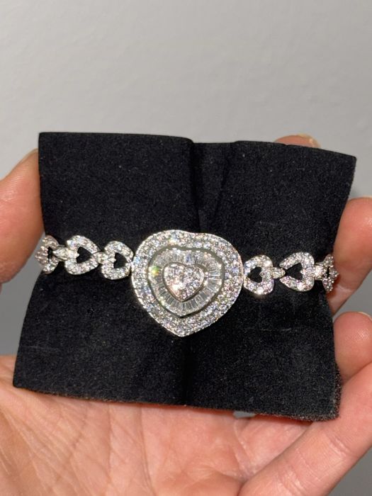 Brățară din argint cu safire albe