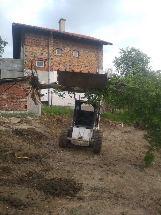 Бобкат/палетни вилици/скеле/контеинери/валяк