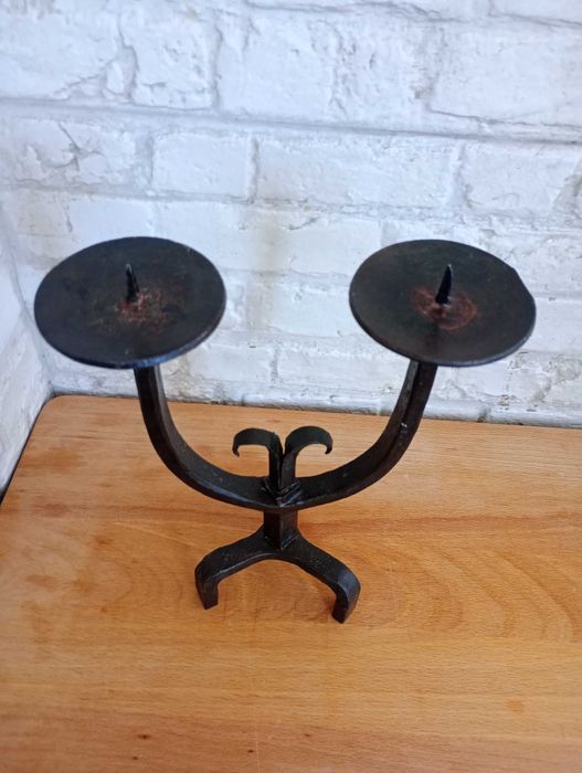 Стар свещник от ковано желязо