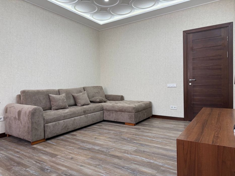 Аренда Ц-5 Lacoste 3/3/8 115 м2