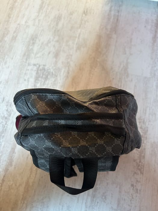 Продавам раница за училище