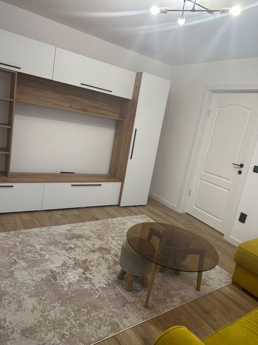 Inchiriez apartament