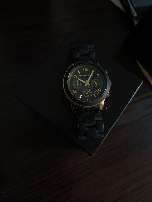 Часы продаётся срочно!