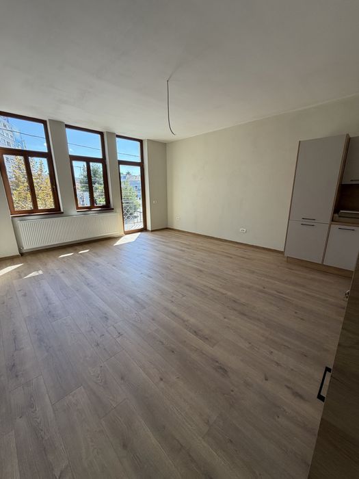 Vand apartament 3 camere in Piata Mihai Viteazu-renovat complet!