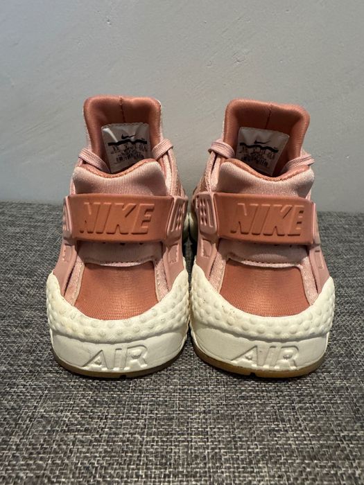 NIKE Wmns Air Huarache Run Premium.