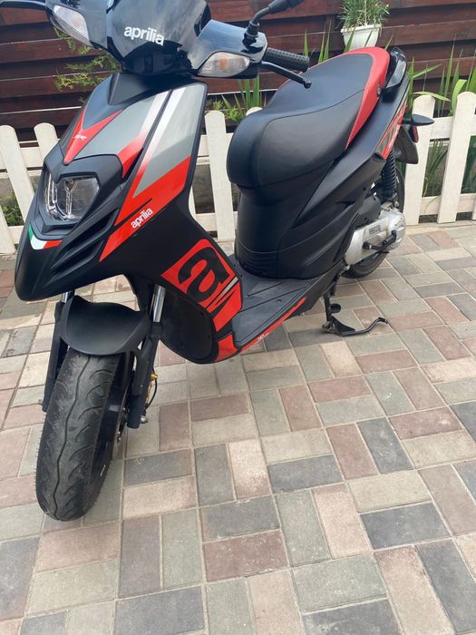 Scuter Aprilia sr 50 motard 2020 7000km moped