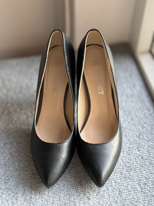 Кожени обувки с ток | Черни кожени остри обувки с ток