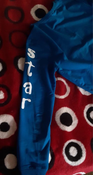 Bluza noua putin utilizata