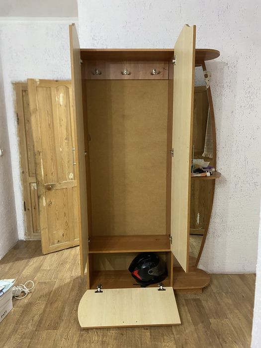 прихожая шкаф мебель
