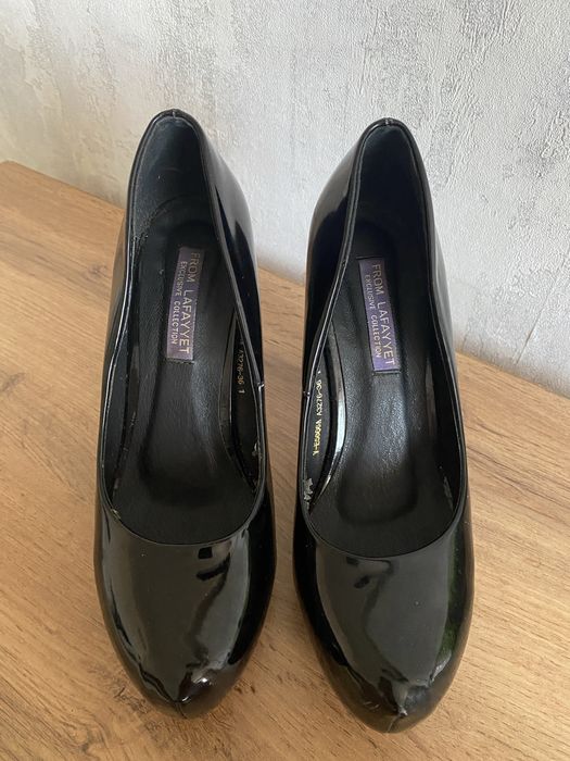 продаю туфли лаковые