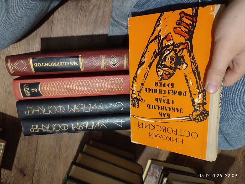 Продам     книги