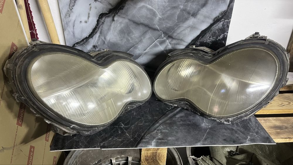 Продам фары на мерседес с240