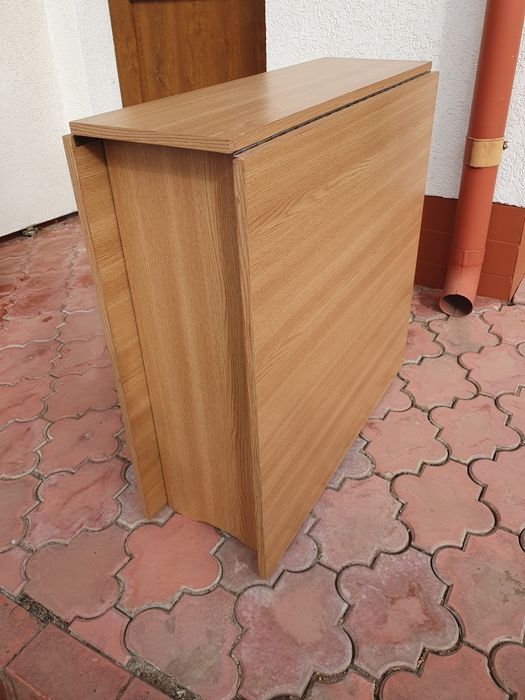 Masă pliabila, scaune lemn sau tapițate