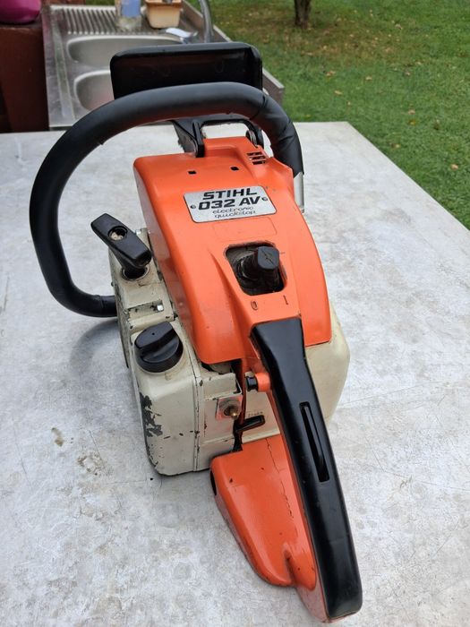Vând drujba Stihl 032 AV
