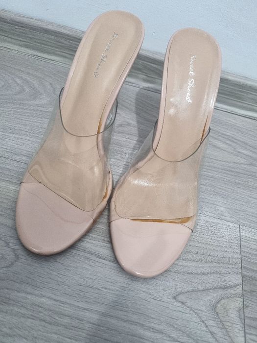 Sandale cu toc de damă