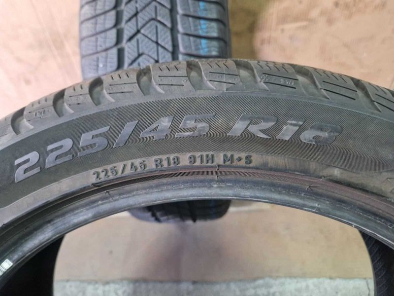 2 Pirelli R18 225/45
зимни гуми 
DOT2822