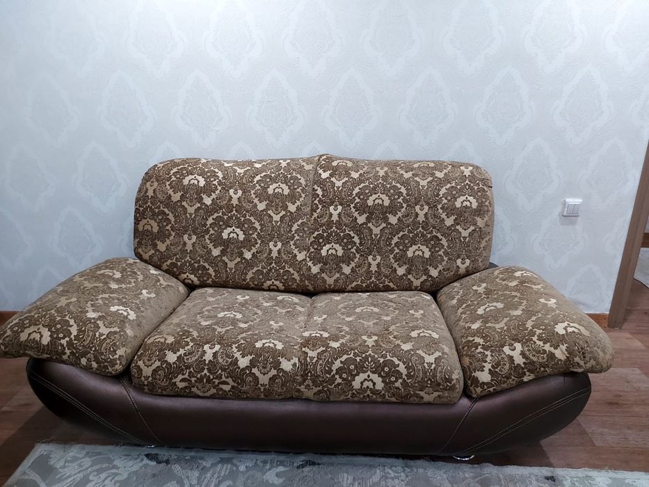 Продам срочно диван двойка