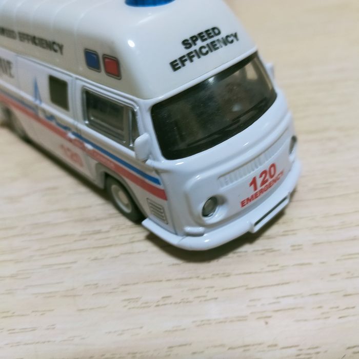 Игрушки, продам машину