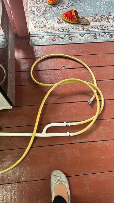 Продам газовую плиту