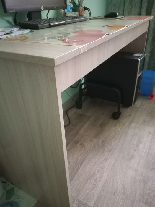 Продам стол письменный