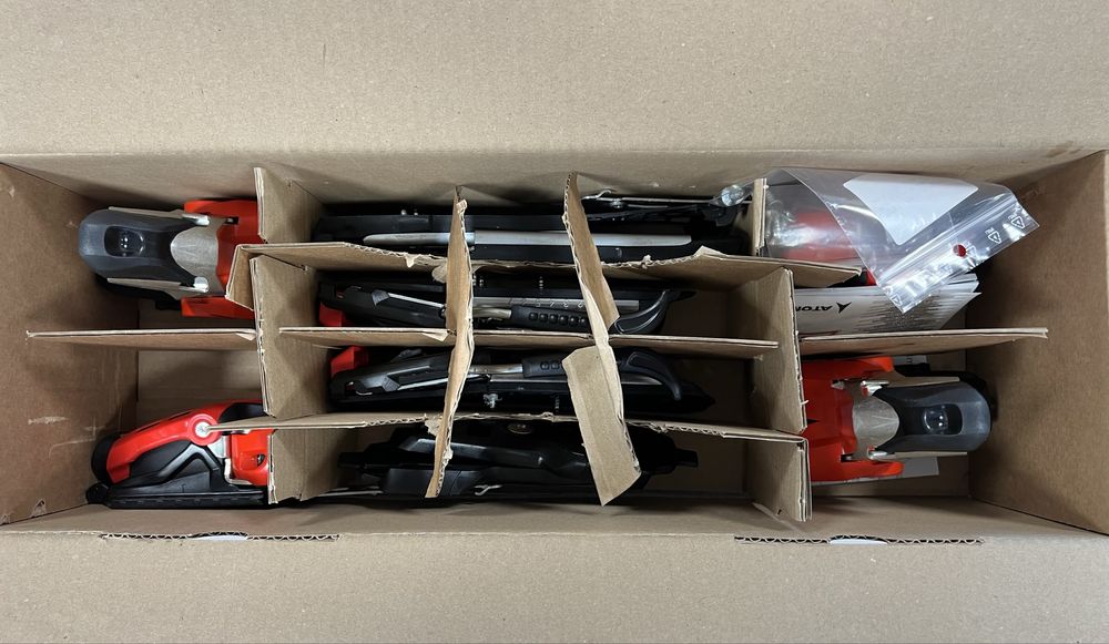 Автомати за ски  Atomic X16 VAR Red/Black