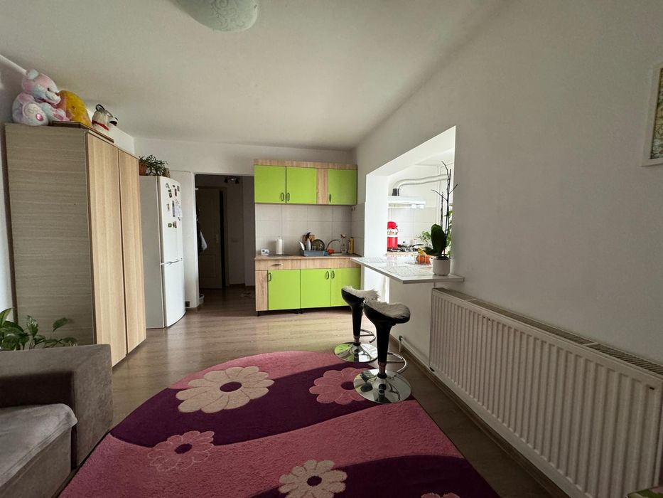 Închiriez apartament