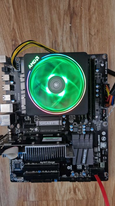 KIT AM3+ FX-8300 (8 core)+Placa 970A-UD3P+16GB RAM+Cooler AMD RGB !! CA NOU !! 300lei