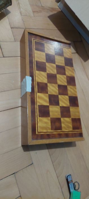 Lot 3 jocuri clasice de societate: Remi Mediaș (piese piatră) + Table + Șah lemn