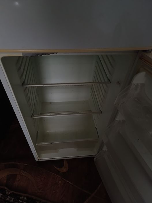 Холодильник сотилади