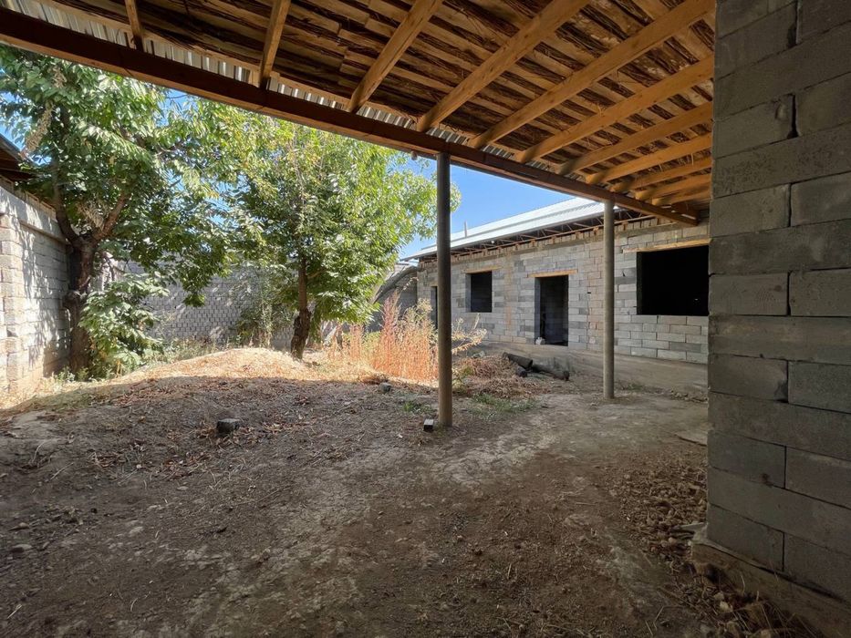 Dacha sotiladi Oq tosh soyliqda