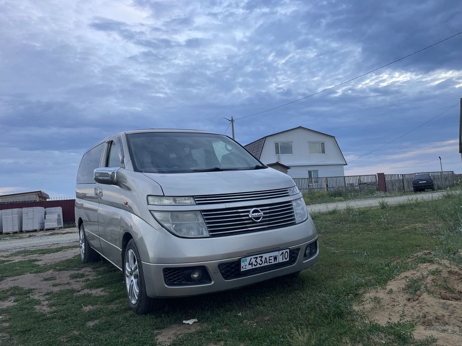 Автомобиль ниссан элгранд