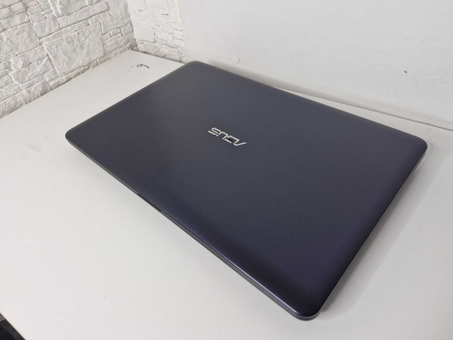 Asus i3-7 Быстрый. Full HD экран