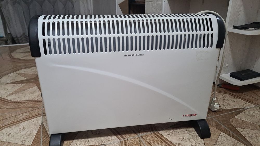 Кофеварка супер удобная , обогреватель .