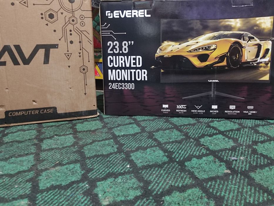 Komputer avt prossesor va everal ekran va qo'shimcha jihozlar