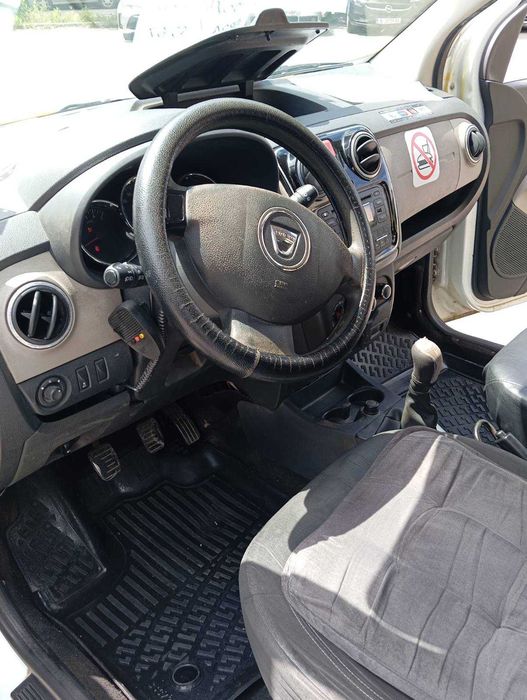 Продавам Dacia Lodjy