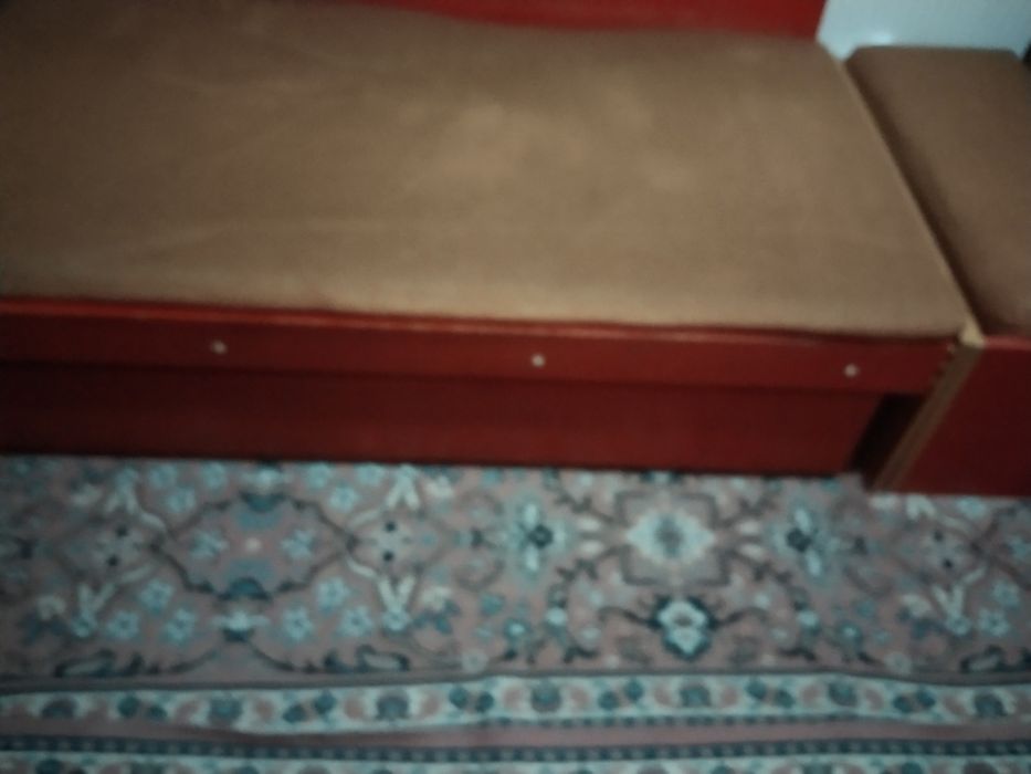 Кровать детская. Размер 200 см на 85 см. Высота 35 см.