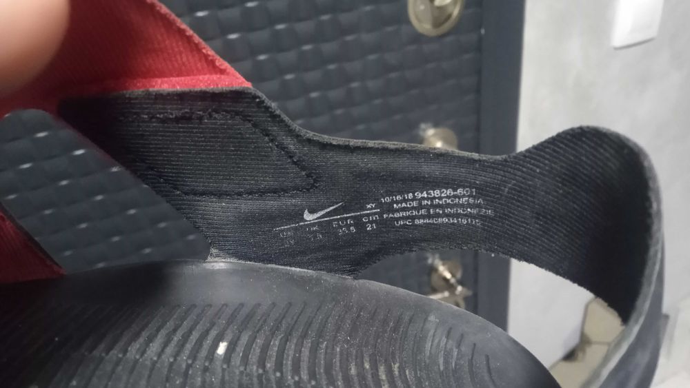 Сандали найк NIKE детски втора употреба много запазени.